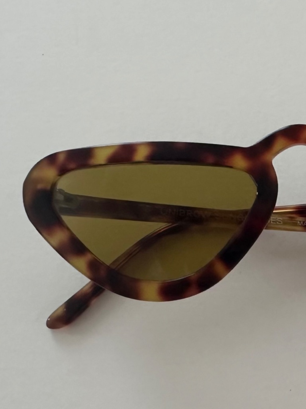MAN REPELLER Uni-Brow Sunglasses Brown Tortoise Shell - Picture 3 of 6